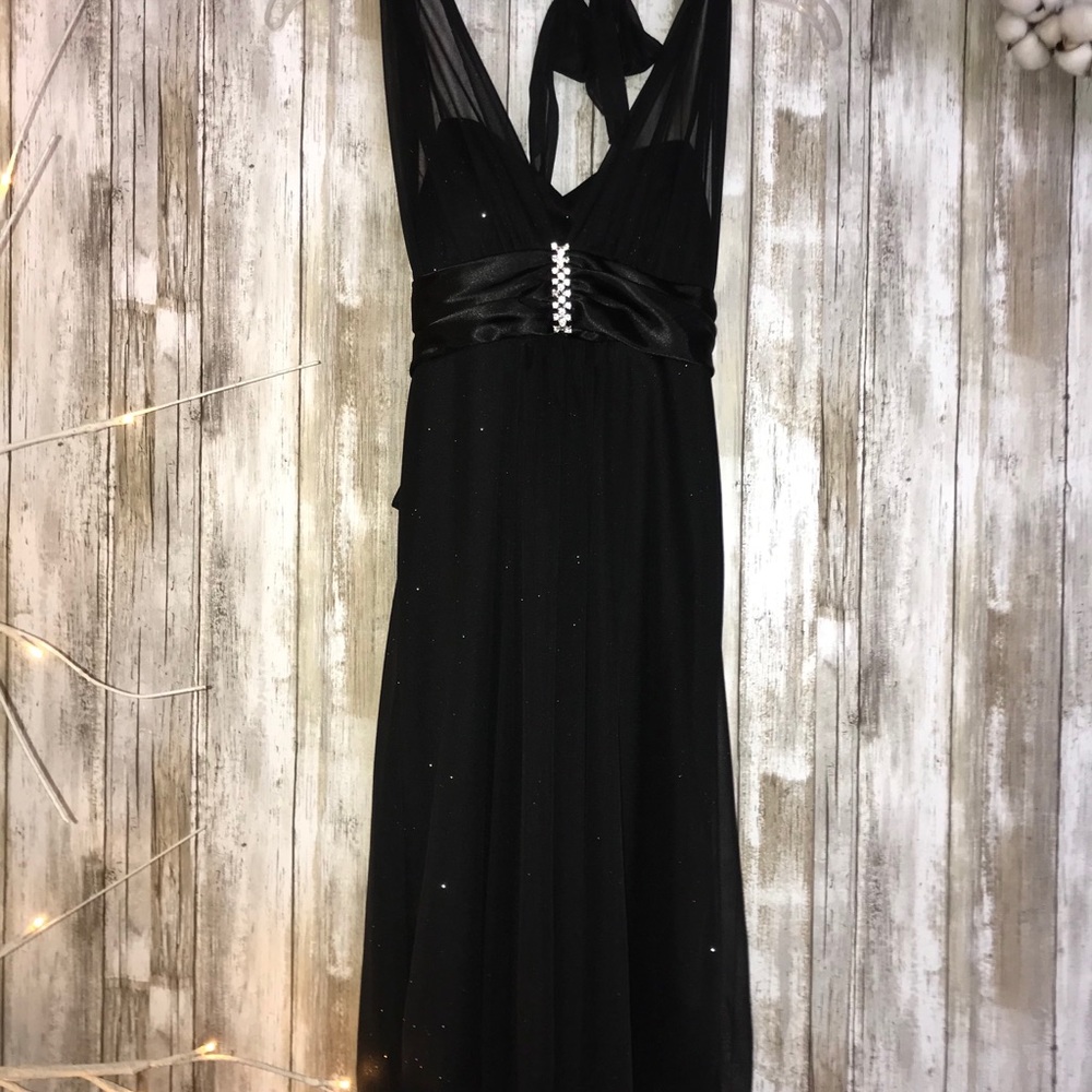 SPEECHLESS short halter cocktail dress